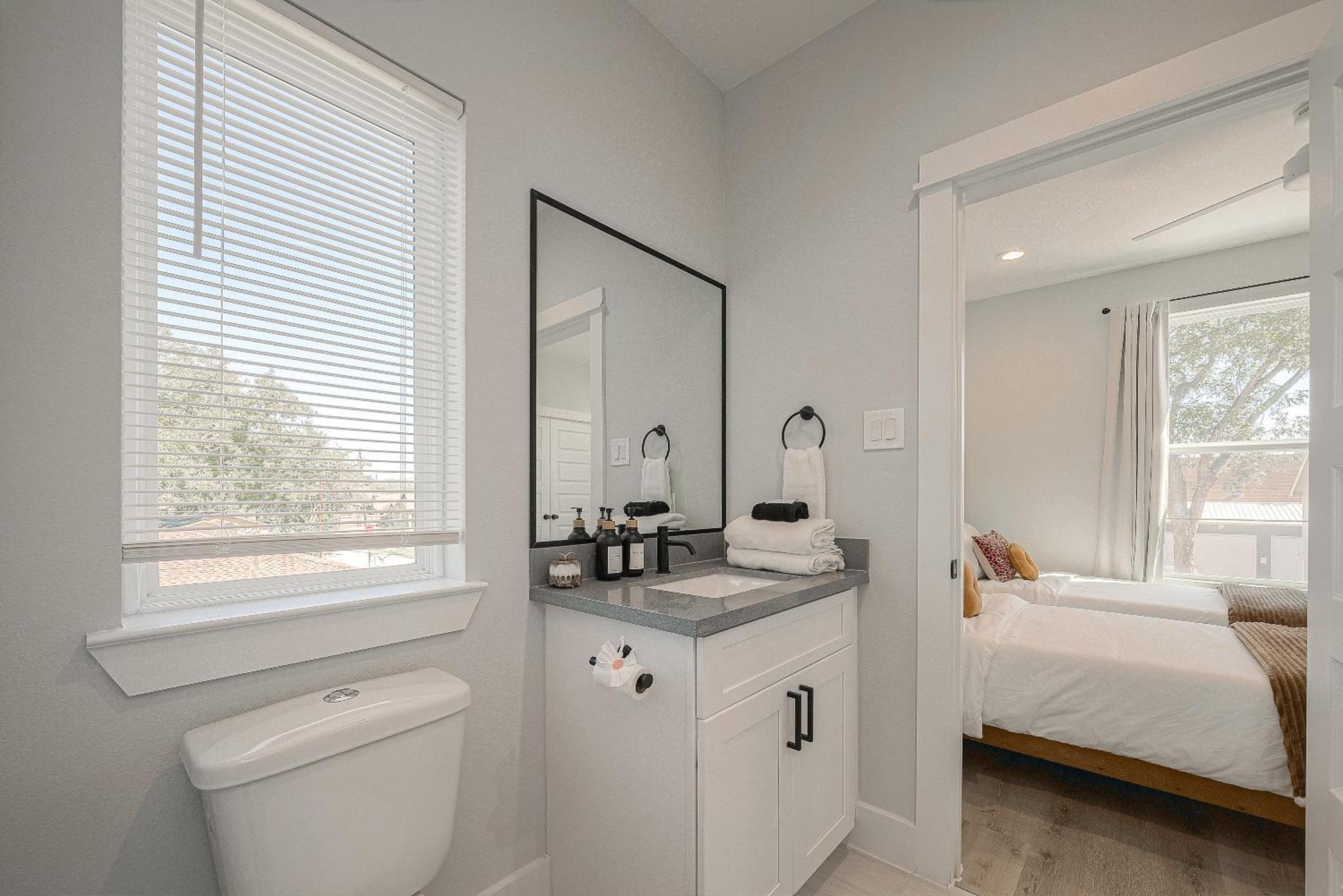 Modern Home Near Downtown With Fast Wifi, Bbq, Games & Ev Equipped! Х'юстон Екстер'єр фото